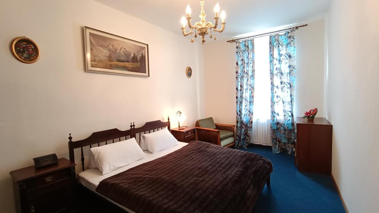 Apartments Stubsi With Colonnade View Карловы Вары Экстерьер фото