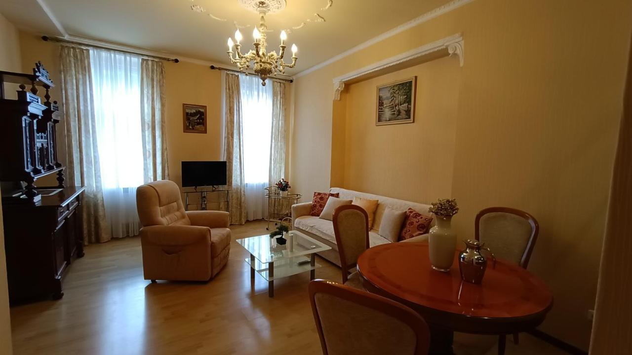 Apartments Stubsi With Colonnade View Карловы Вары Экстерьер фото